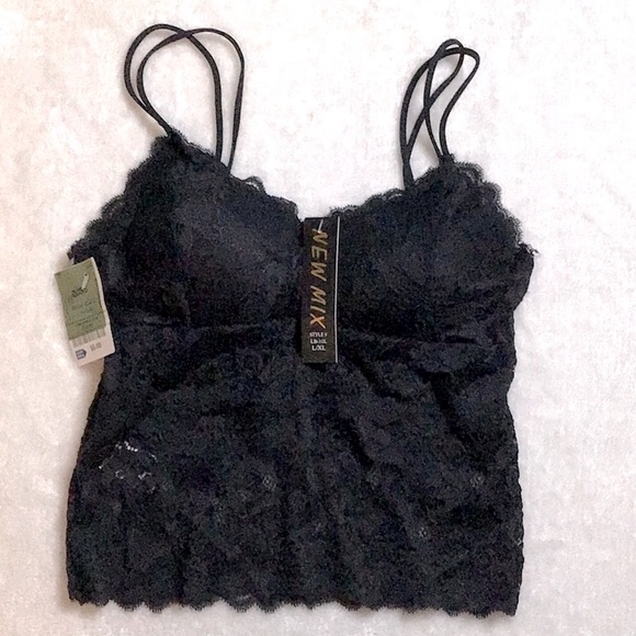 New Mix Tops - 🌺NWT Lace Crop Cami top🌺